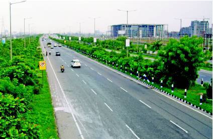 Bids sought for first smart city on Delhi Mumbai corridor